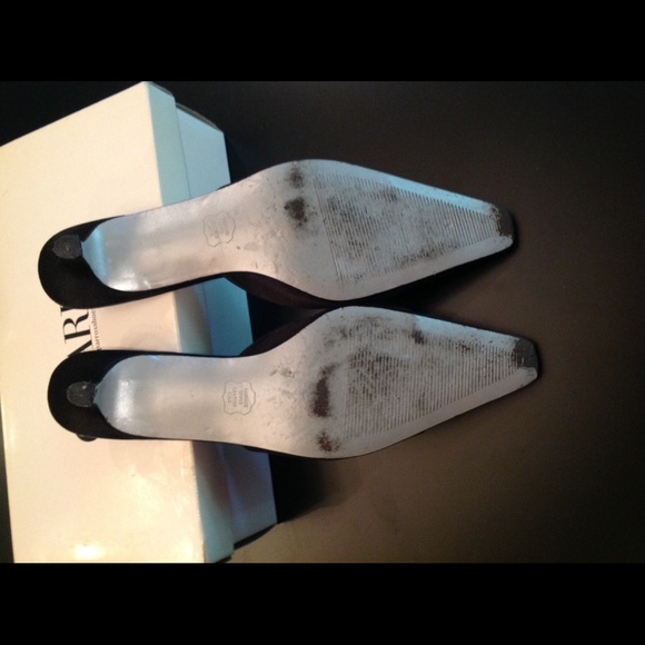 COPY - VERY PRETTY SIZE 10 CAPARROS SATIN KITTEN HEELS - Picture 4 of 4